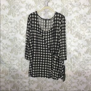 💚2/$19💚 NWT Skye’s The Limit Circle Printed Top